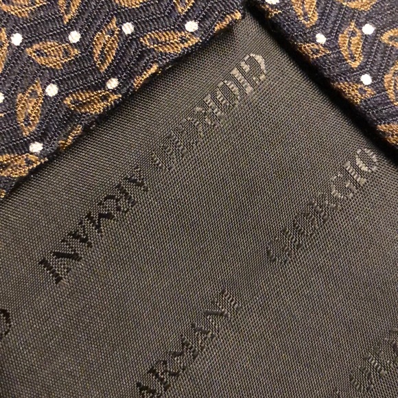 Giorgio Armani Silk Tie. Made in Italy - Picture 3 of 4